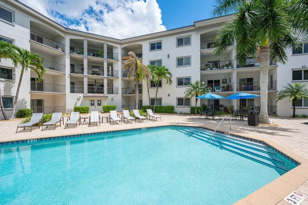 Vibrant Condo In Central Naples! Exterior photo